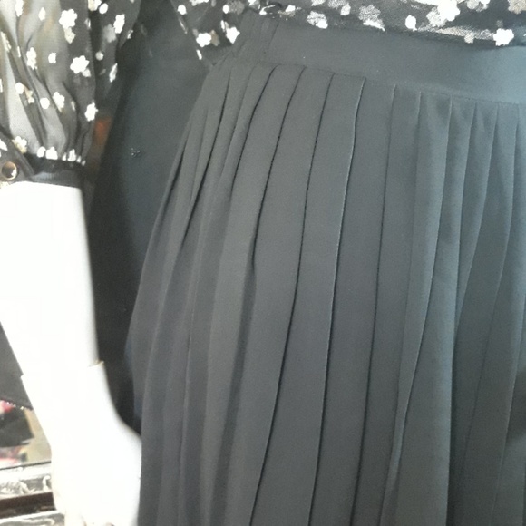 Forever 21 pleated skirt - Picture 5 of 5